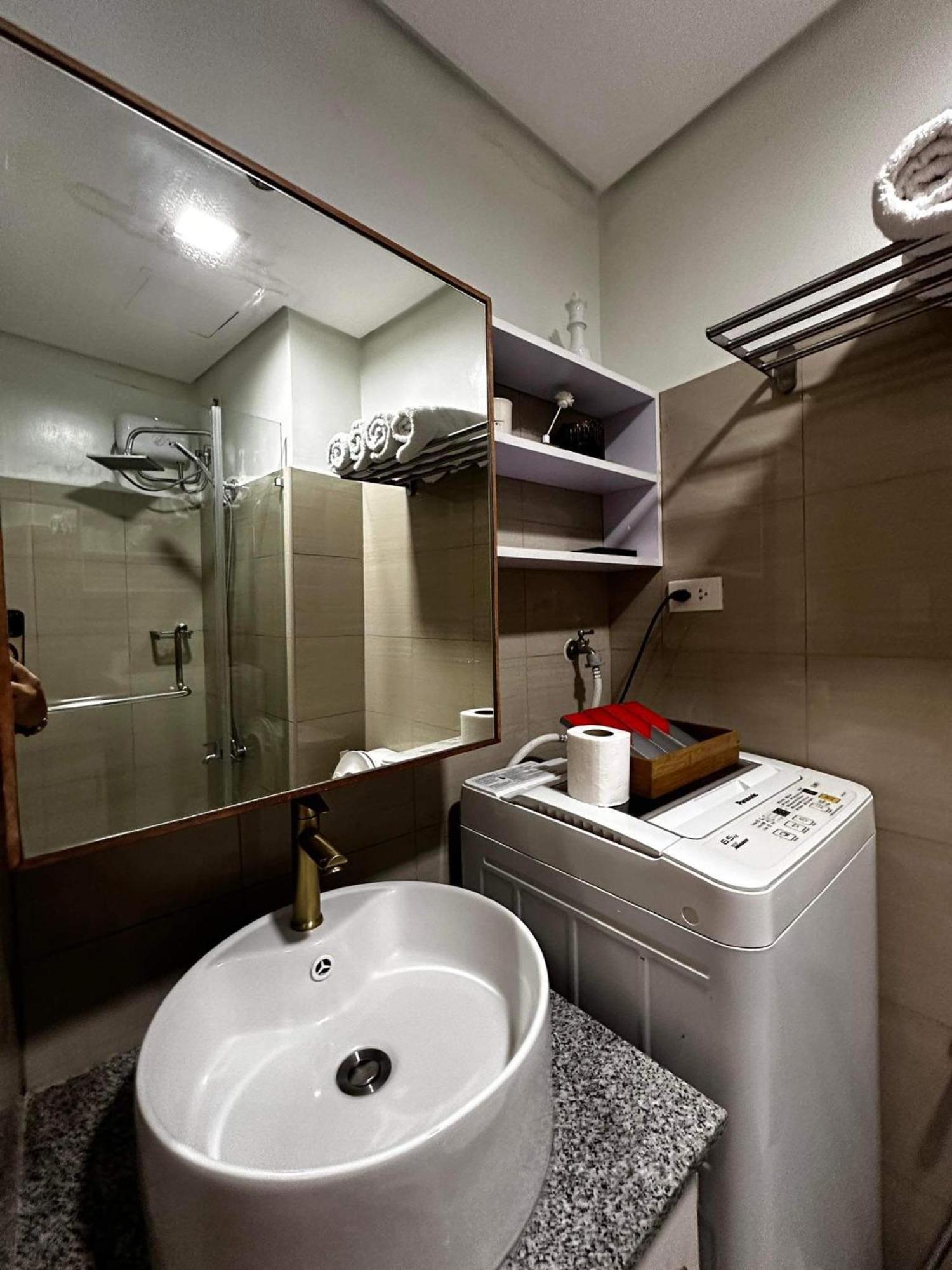 Deluxe Suites Razelles 2 At Shore 2 Residences Tower 1 Pasay Exterior photo